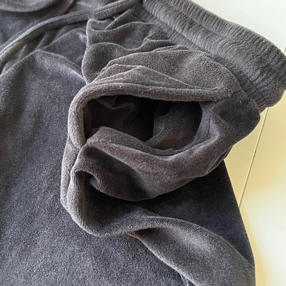 Rae Dunn Black Velour Jogger PJ Bottoms Trick or Treat Spell Out Women Size M - Picture 6 of 8